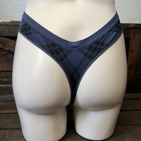 Pink Victoria’s Secret Lot  3 Bundle lot Ex Low rise, Thong, bikini ribbed Med - Picture 5 of 16